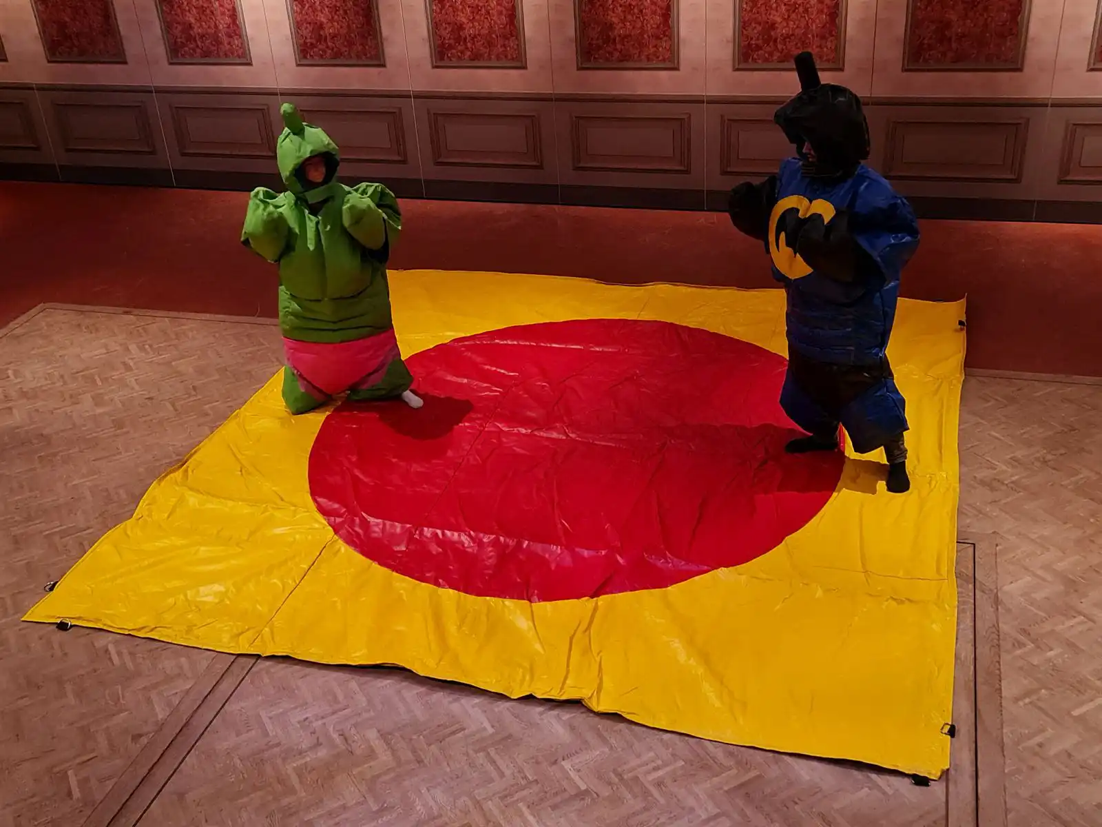 Sumoworstelen, sumopakken Batman en Hulk - Attractieverhuur Olivier