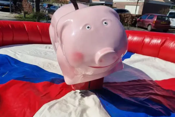 Varken Rodeo (Ride a Pig) - Attractieverhuur Olivier