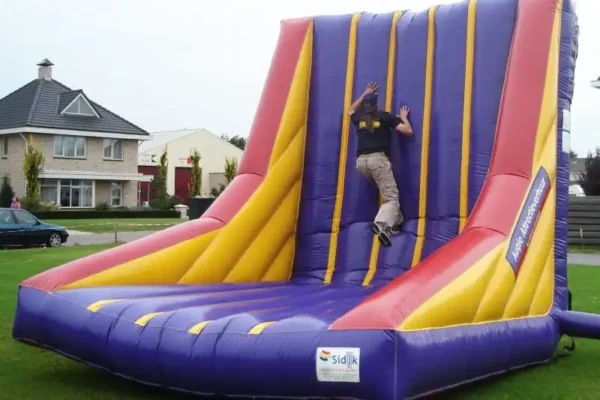 Kantelmuur - Attractieverhuur Olivier